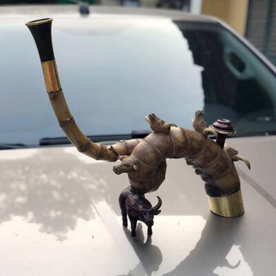 Điếu cày quái dị