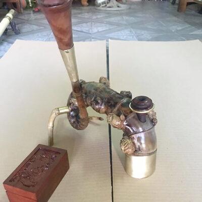 Điếu cày quái dị